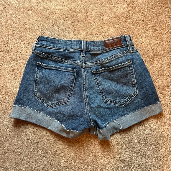 Hollister Women’s Denim Jean Shorts - Picture 3 of 3